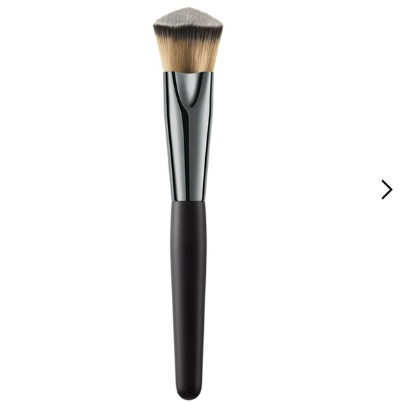 🌷NIB Givenchy heart shape foundation brush - Picture 2 of 9